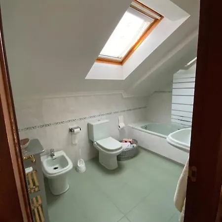 El Pilar Con Vistas A La Bahia Y A Picos