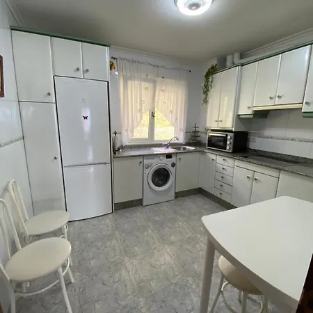 El Pilar Con Vistas A La Bahia Y A Picos San Vicente De La Barquera