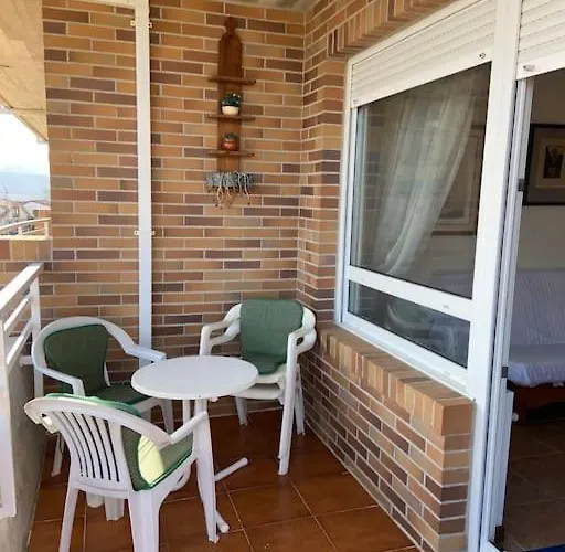 El Pilar Con Vistas A La Bahia Y A Picos *