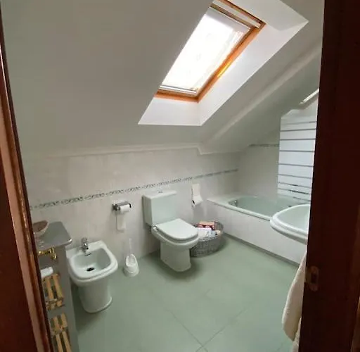 El Pilar Con Vistas A La Bahia Y A Picos