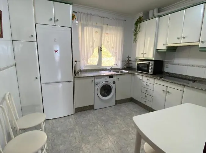 El Pilar Con Vistas A La Bahia Y A Picos San Vicente De La Barquera