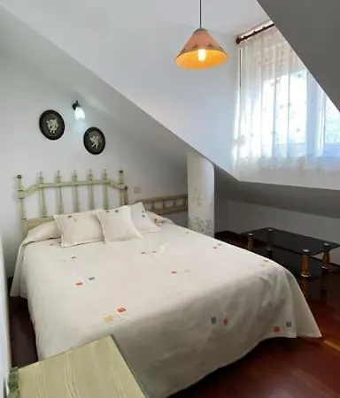 El Pilar Con Vistas A La Bahia Y A Picos *