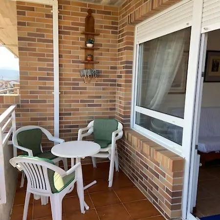 El Pilar Con Vistas A La Bahia Y A Picos *