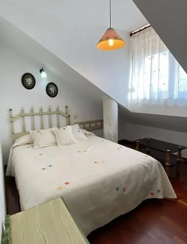 El Pilar Con Vistas A La Bahia Y A Picos *